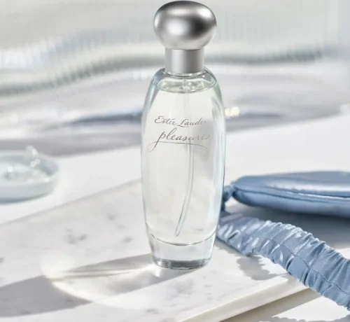 Estée Lauder Pleasures EDP parfem u elegantnom i profinjenom ambijentu