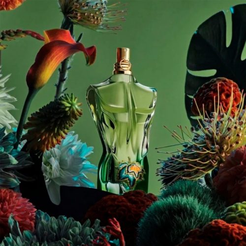 Jean Paul Gaultier Le Beau Paradise Garden EDP mirisne note – zeleni mango, bergamot, đumbir, kokosova voda, sandalovina, tonka pasulj i ambergris akordi spojeni u egzotično-svežoj muževnoj kompoziciji.