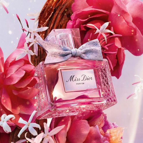 Mirisne note Miss Dior Parfum parfema sa bergamotom, narandžinim cvetom, ružom, jasminom i tuberozom.