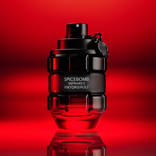 Spicebomb infrared edt parfem Viktor & Rolf crvena pozadina