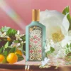 Gucci Flora Gorgeous Jasmine mirisne note – jasmin, magnolija, ruža, bergamot, mandarina i sandalovina prikazani u kombinaciji koja opisuje cvetno-voćnu i toplu drvenastu strukturu parfema.