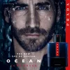Prada Luna Rossa Ocean EDP parfem za muškarce – detalj bočice, ime brenda i musko lice glumca