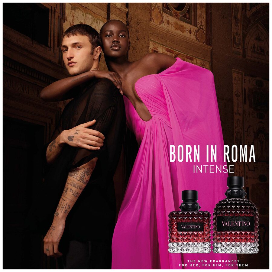 Valentino Uomo Born In Roma Intense luksuzni parfem za muškarce, slika sa modelima i devojkom u roze haljini
