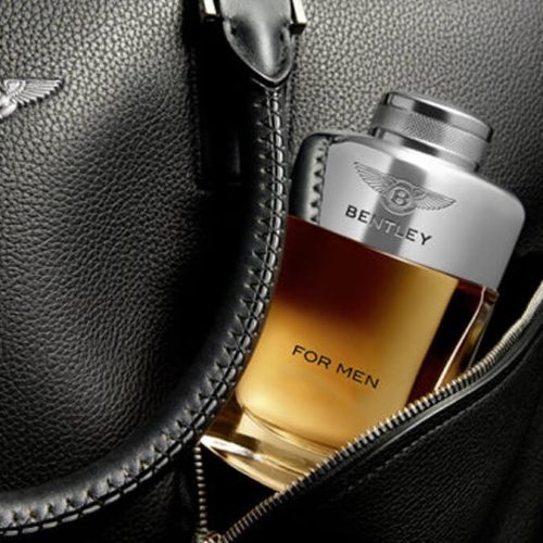 Bentley For Men aromatično-drvenasti luksuzni miris u Bentley autu pored volana