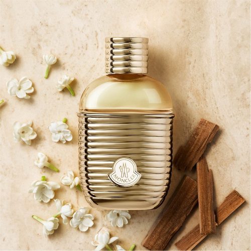 Ženski parfem Moncler Sunrise Pour Femme EDP 100ml na zlatnoj pozadini sa mirisnim notama