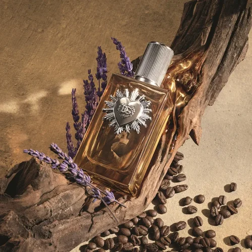 Glavne note D&G Devotion Parfum – mošus, cedar, ambra i vetiver