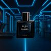 Chanel Bleu L Exclusif Parfum toptaurus.rs 2 Chanel Bleu L’Exclusif Parfum prikazan u sofisticiranom ambijentu, simbolizujući intenzivan i luksuzan miris.