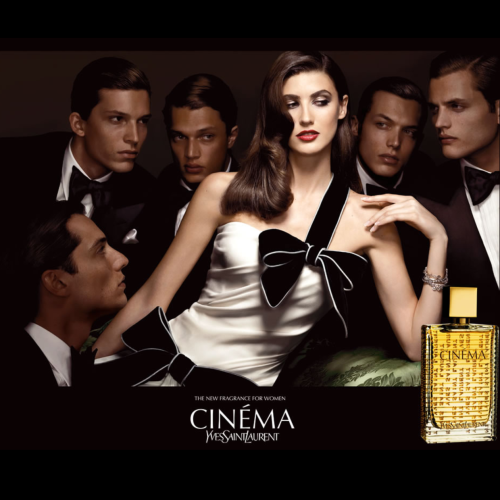 Ambijent sa YSL Cinema zenski parfem – Cinema zenski parfem u elegantnom i glamuroznom okruženju. Zavodljiva zena okruzena muskarcima