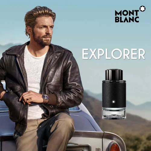 Muški parfem Mont Blanc Explorer EDP slika sa muskarcem koji je slobodan, plavo nebo, sedi na haubi automobila u koznoj jakni