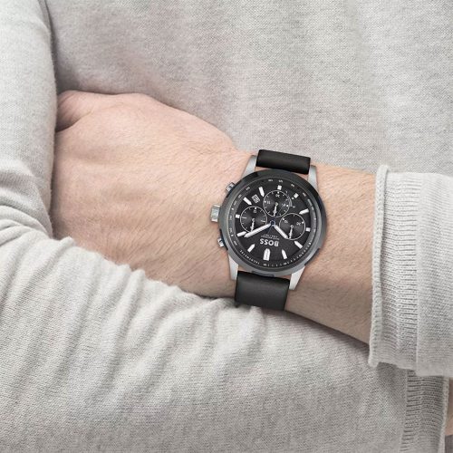 Hugo Boss 1514031 SOLGRADE muški sat toptaurus.rs 1 Hugo Boss 1514031 SOLGRADE muški sat na ruci u poslovnom stilu