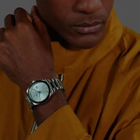 Hugo Boss 1514171 STRIKE muški sat sa tirkiznim brojčanikom na zglobu u elegantnoj kombinaciji