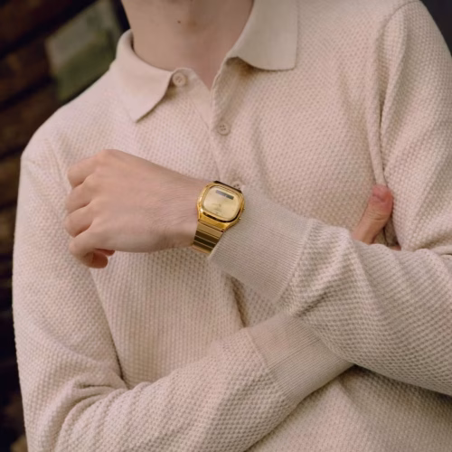 CASIO AQ-240EG-9AEF unisex sat čelična narukvica zlatne boje, sat na ruci muskarca