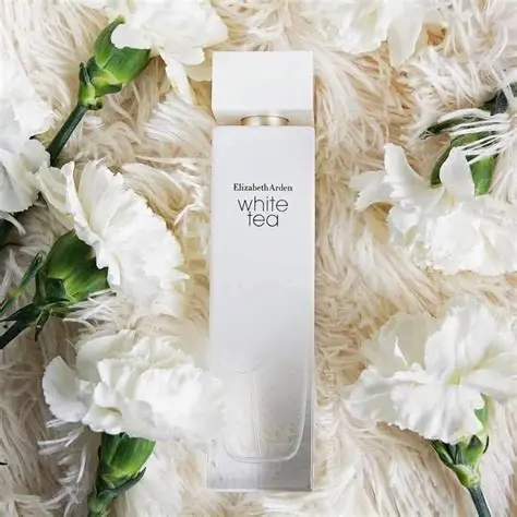 Detalj bočice White Tea EDT – cvetno-biljni ženski parfem Elizabeth Arden