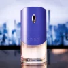 Givenchy Blue Label Eau de Toilette muški parfem bočica ambijentalna slika