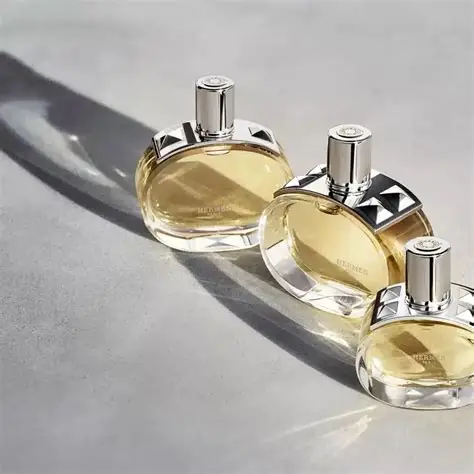Hermes Barenia EDP zenski parfem toptaurus.rs 1 Detalj bočice Barenia EDP – drveno-cvetni parfem za žene