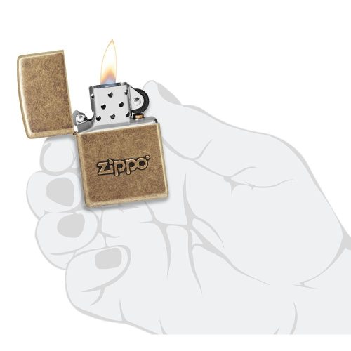 Prikaz u ruci: ZIPPO Diagonal Weave 28182 – upaljač prikazan u ruci