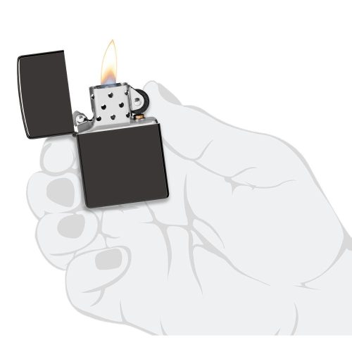 Prikaz u ruci: ZIPPO Ebony 24756 – upaljač prikazan u ruci