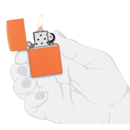 Prikaz u ruci: ZIPPO Orange Matte 231 – upaljač prikazan u ruci