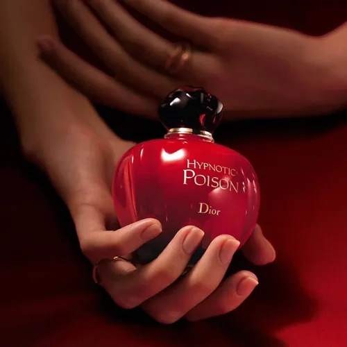 Dior Hypnotic Poison orijentalno gurmanski miris ženski parfem u ruci zene Kako čuvati parfem