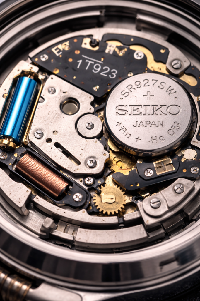 Kvarcni sat unutrasnjost mehanizma Seiko rucni sat