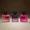 Valentino Donna Born In Roma EDP zenski parfemi toptaurus.rs 3 Valentino Donna Born In Roma kolekcija parfema detalji bočica elegantan i glamurozan ženski parfem