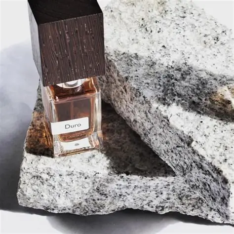 • Duro Nasomatto niche parfem unisex taman elegantan izgled