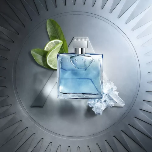 Elegantna bočica Azzaro Chrome Eau de Toilette na sivoj pozadini.