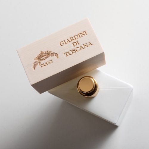 Giardini di Toscana Borabora EDP uniseks parfem toptaurus.rs 3 Giardini di Toscana BoraBora luksuzni parfem, detalj poklopca i bocice