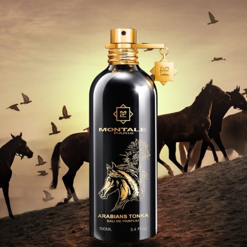 Montale Arabians Tonka EDP unisex parfem – detalj bočice i Montale dizajna u preriji gde trce konji, ambijentalna fotografija