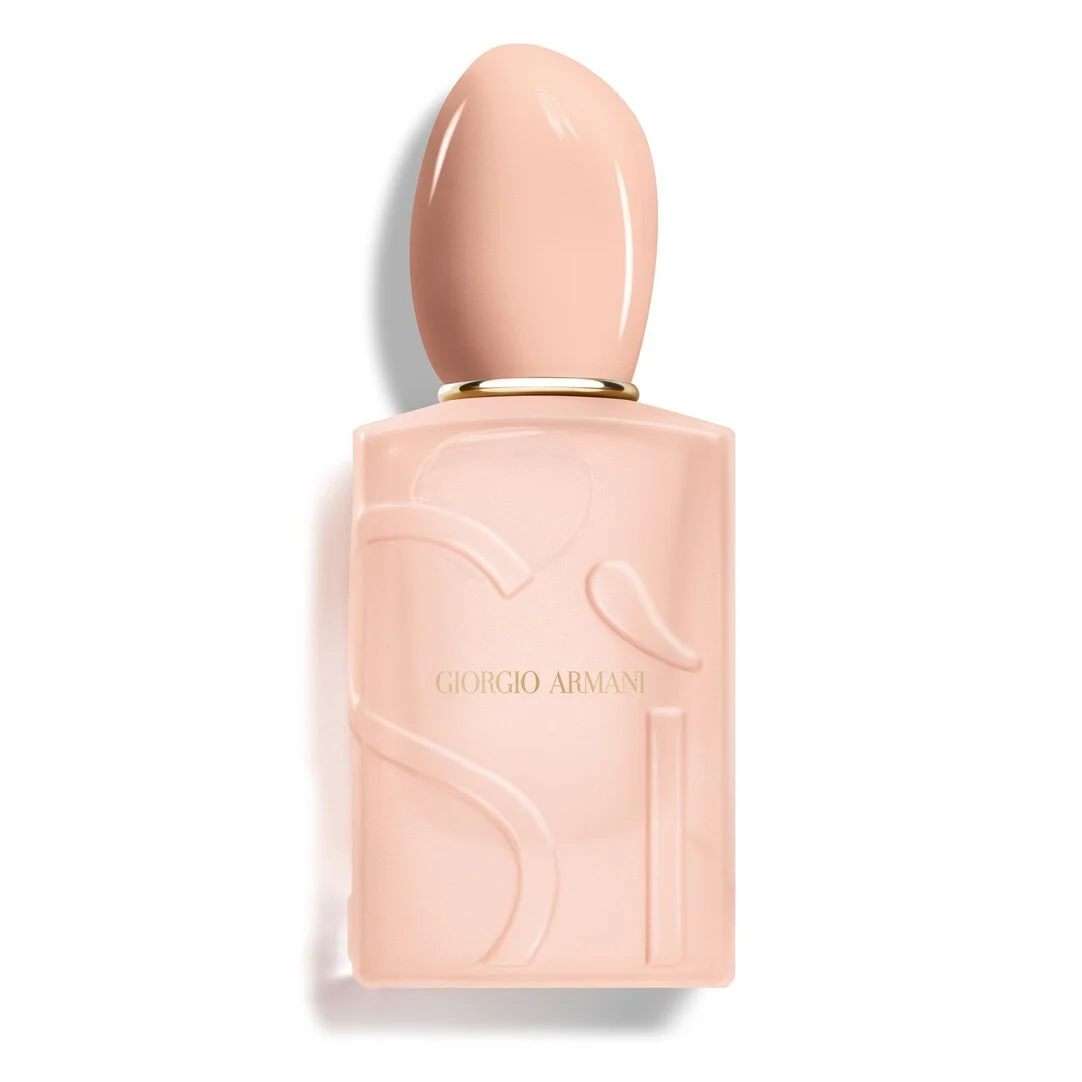 Armani Si Nude Bloom Eau de Parfum ženski parfem u elegantnoj nude bočici.
