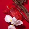 Armani Si Passione Red Bloom EDP – spoj sočne maline i crne ribizle, elegantne ruže i irisa, tople bourbon vanile i drvenastih amber akorda.